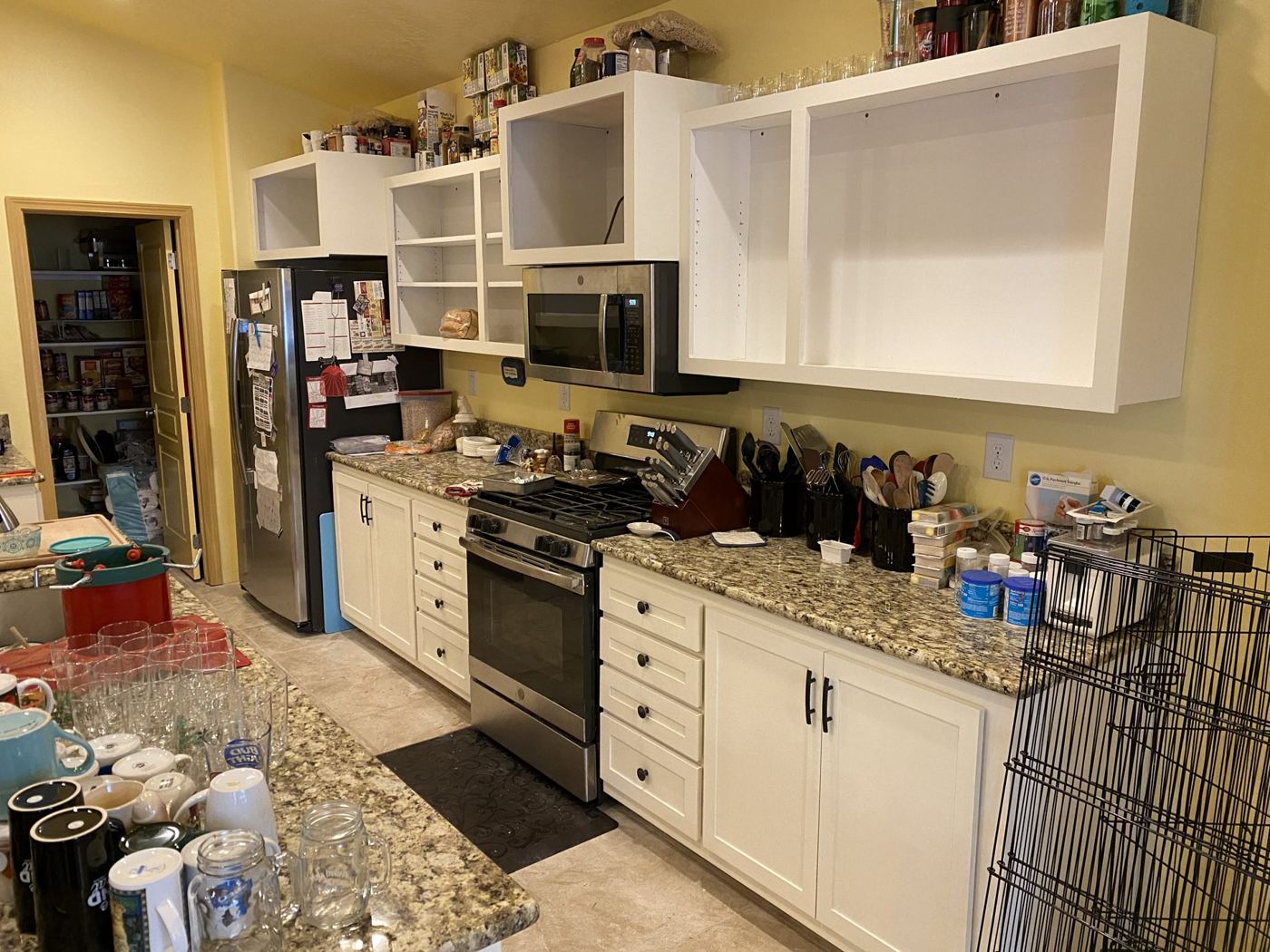 Cabinets and counters set