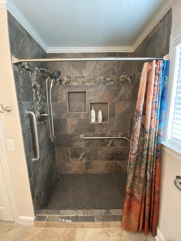Tile shower with niches